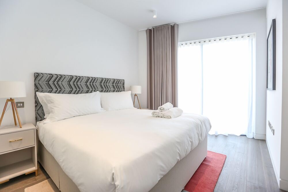 Фото King John Court Apartments