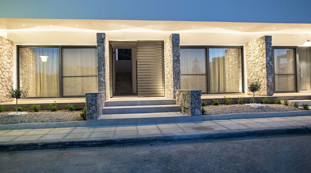 Фото Pebble Garden Aloe - Pampas Grass