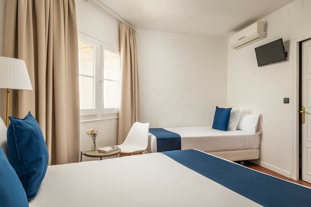 Фото Hotel Medium Sitges 1883