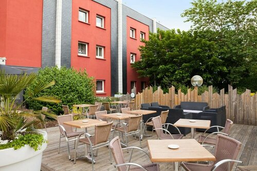 Гостиница Kyriad Direct Hôtel Des Trois Marches