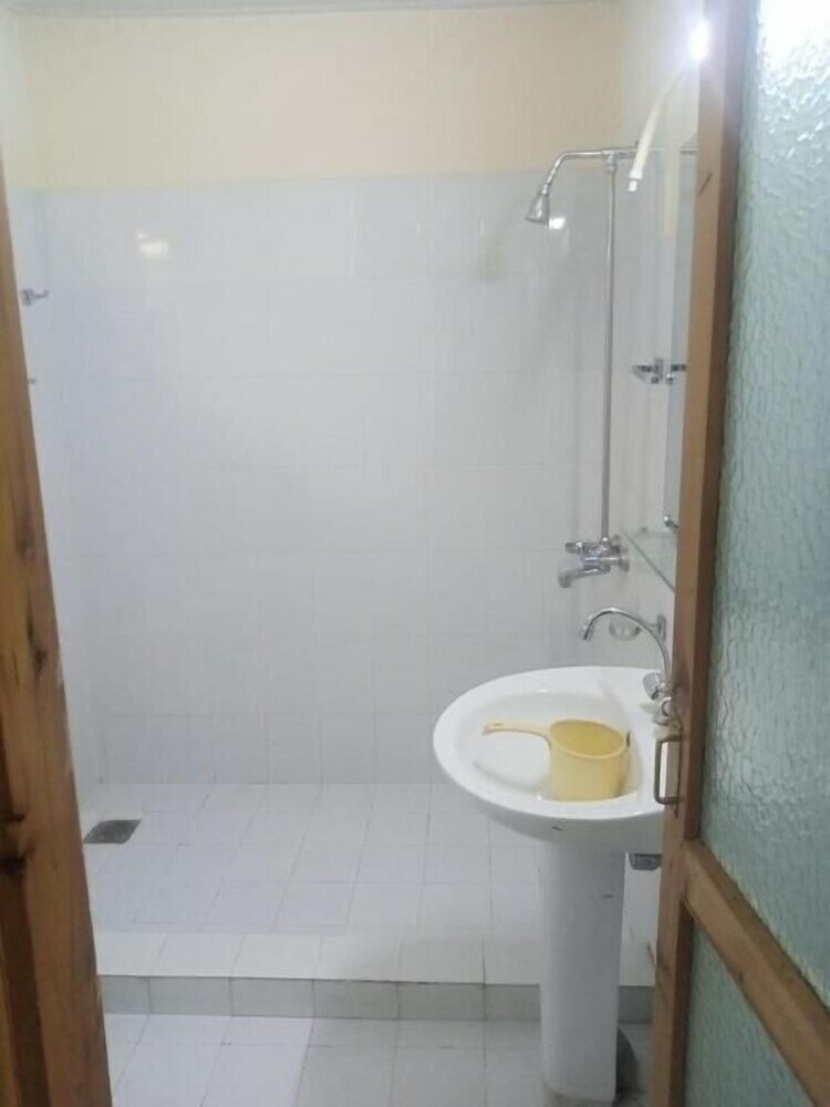 Фото Mountain Inn Hotel Chitral