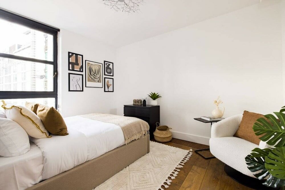 Фото The River Thames View - Stunning 2bdr Flat With Study Room + Balcony