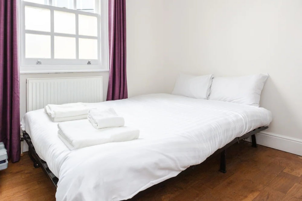 Фото Stylish 3 Bedroom Home With Garden Near Kings Cross