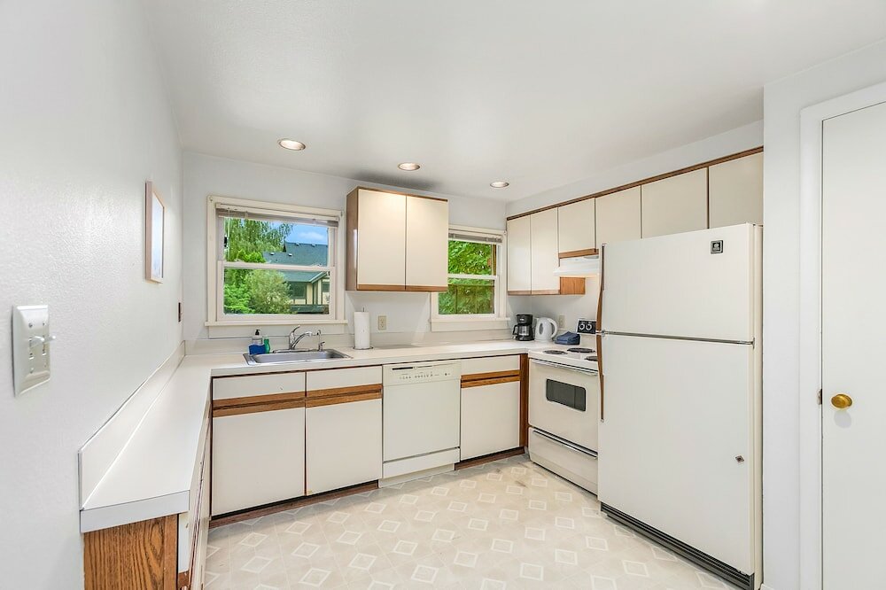 Фото Seattle's Orange Crown 87 Walkscore