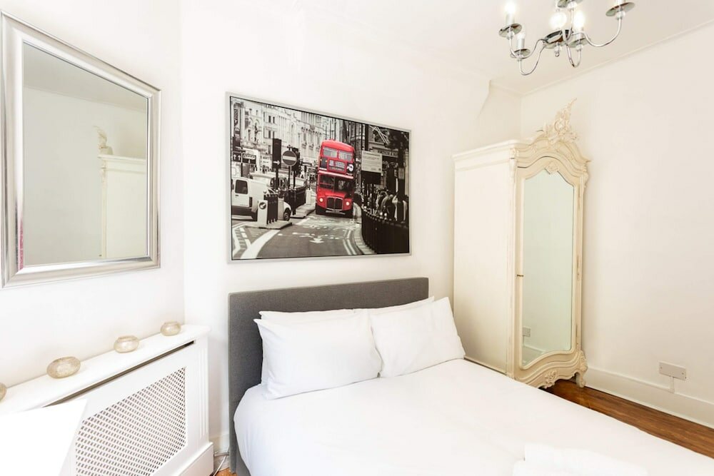 Фото Bright Warwick Chambers Apartment