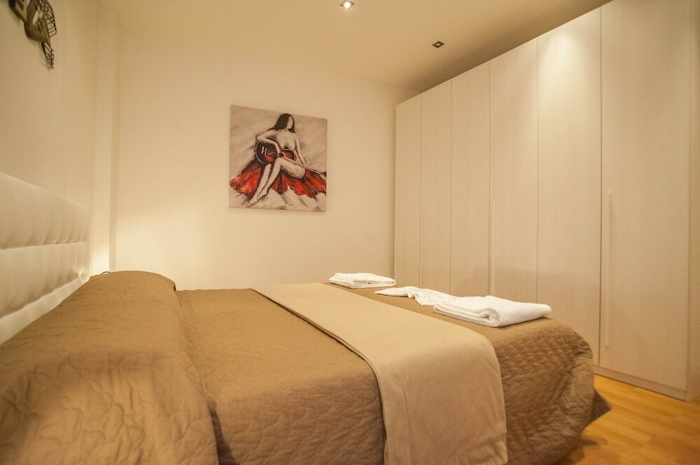 Фото Arena by side