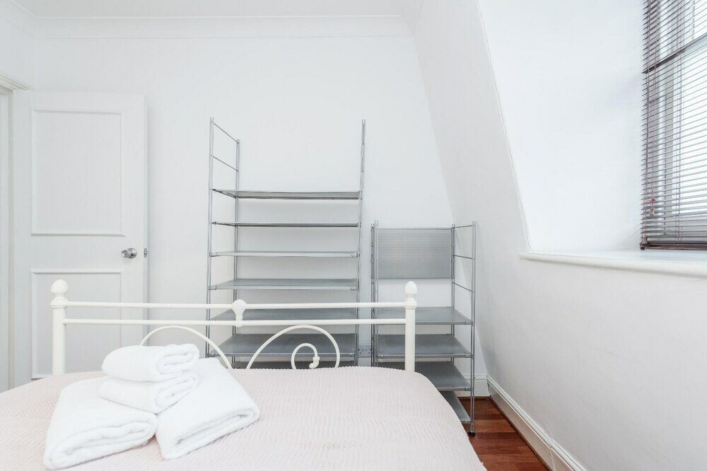 Фото Bright stylish Nott Hill apart sleeps 6