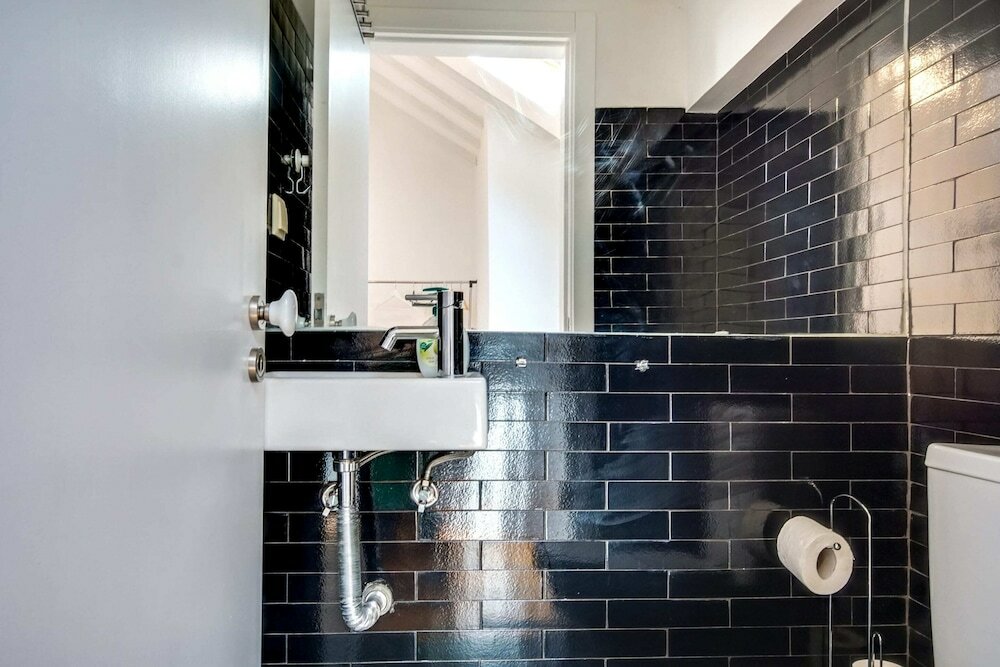 Фото Bright Maida Vale Apartment