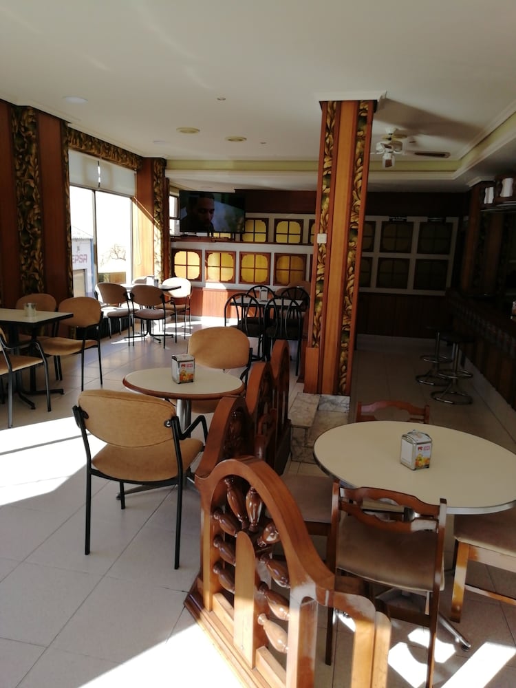 Фото Hostal La Estrada Restaurante