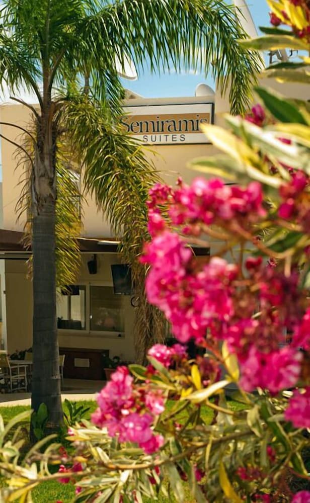 Фото Semiramis Suites