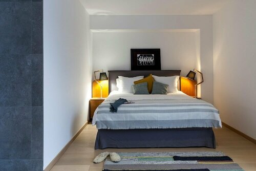 Гостиница Unit 6 - Colorful Smart Home Triplex Private Garden Parking