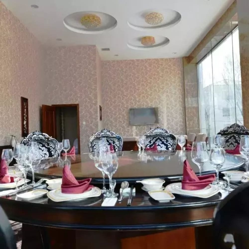 Фото Yuanmaotun Folk Custom Hot Spring Resort