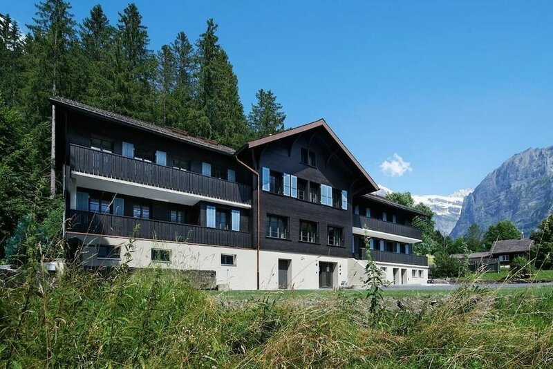 Гостиница Eiger View Alpine Lodge