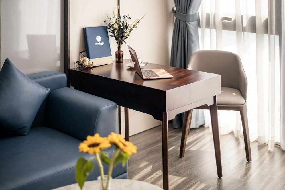 Фото Mangata Beachfront Hotel