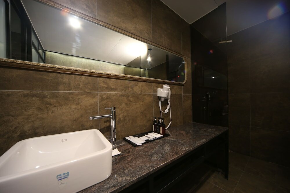 Фото Brown Dot Hotel Beomil