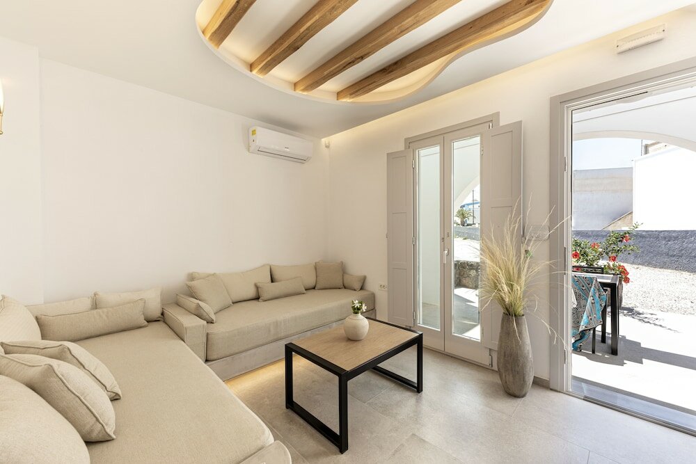 Фото Alafropetra Luxury Suites