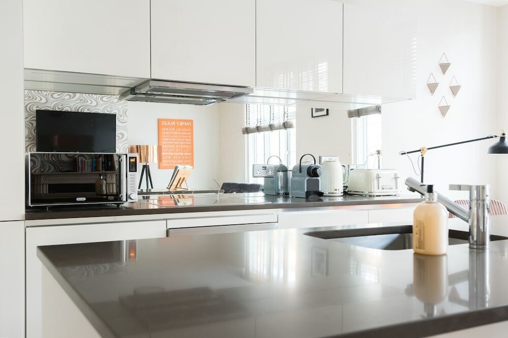 Фото The Oxford Street Studio - Modern 1bdr Apartment close to Paddington