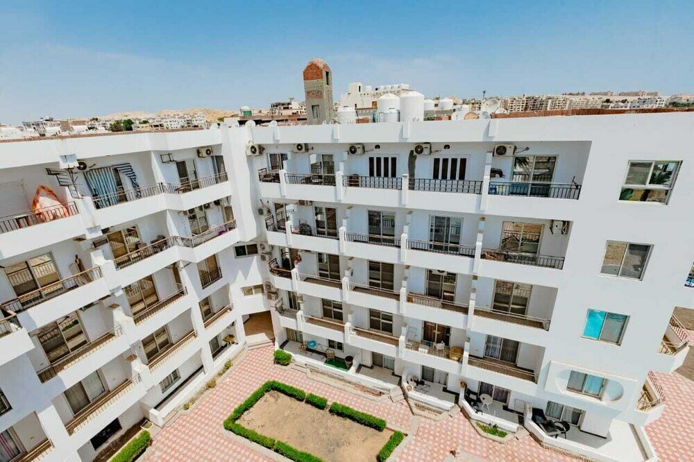 Фото Al makramia compound