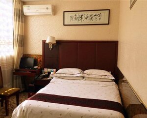Zhuhai Xinhualian Business Hotel (Guangdong Province, Guangzhou – Dongguan – Shenzhen Intercity Railway, Zhuhai Station), hotel
