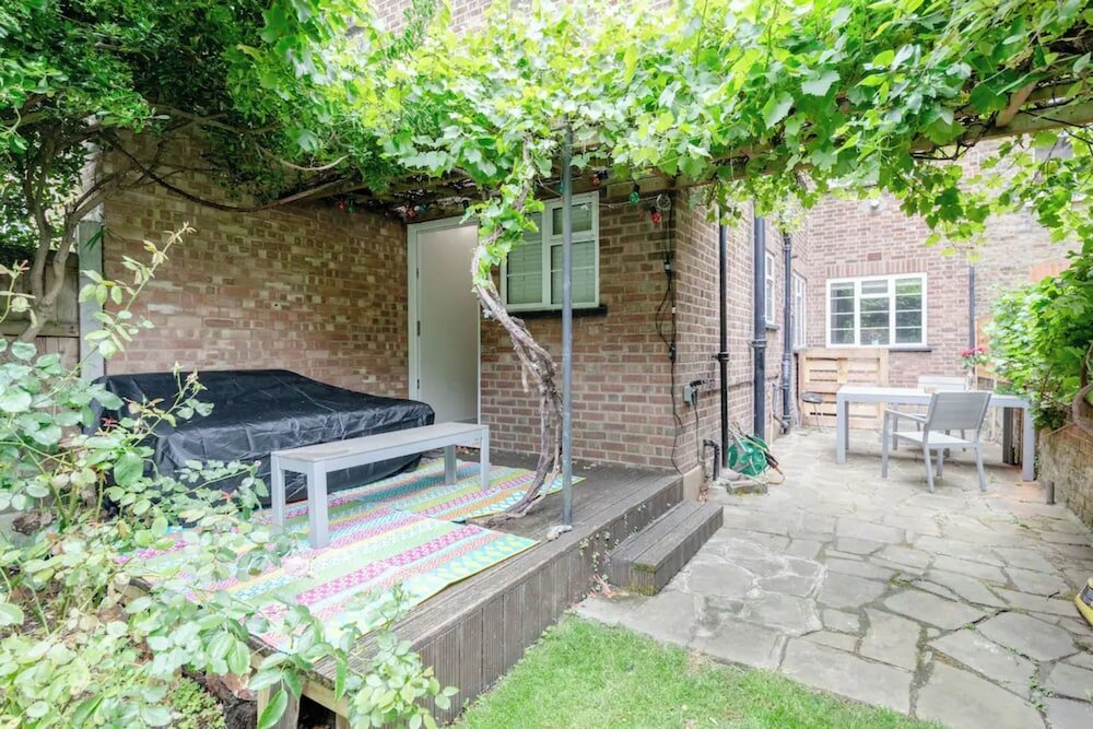 Фото Spacious 1bd Flat With Garden - Hampstead Heath