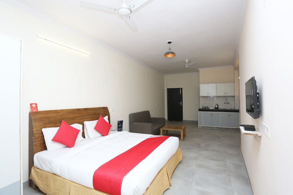 Фото Oyo 28670 Hotel Dev Palace