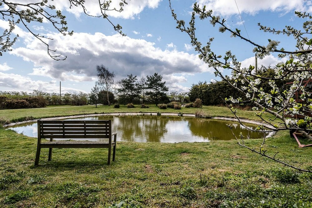Фото Granary Cottage, Valley Farm Barns Snape