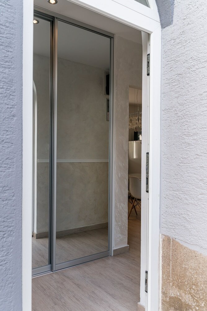 Фото Studio Apartment with garden