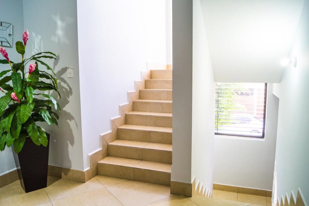 Фото Capital O Lowe Suites