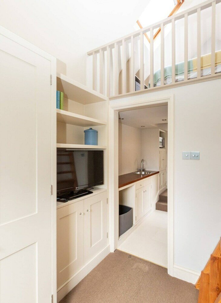 Фото Incredible 5 Bedroom House W/private Garden -wandsworth!