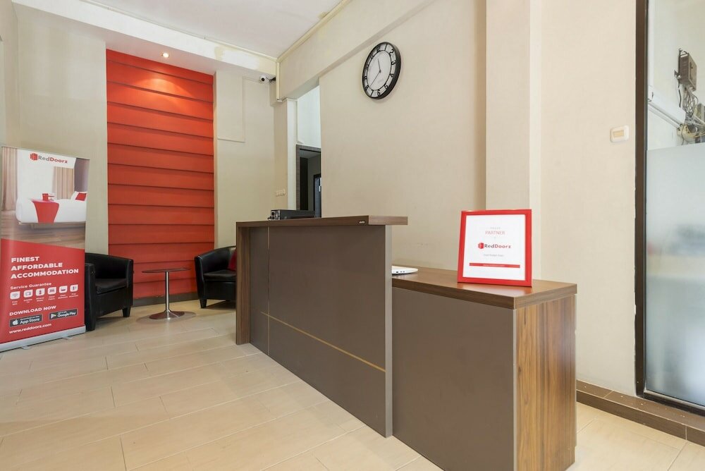 Фото RedDoorz near Grand City Mall 2
