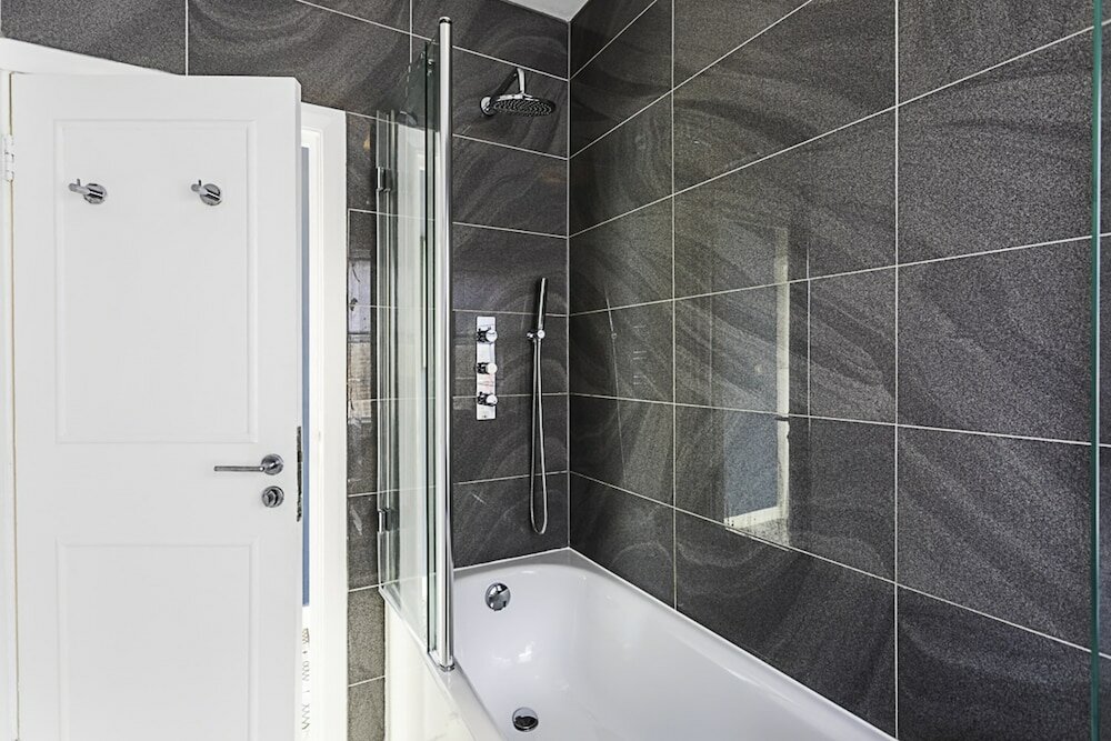 Фото Beautiful Aldgate Apartment