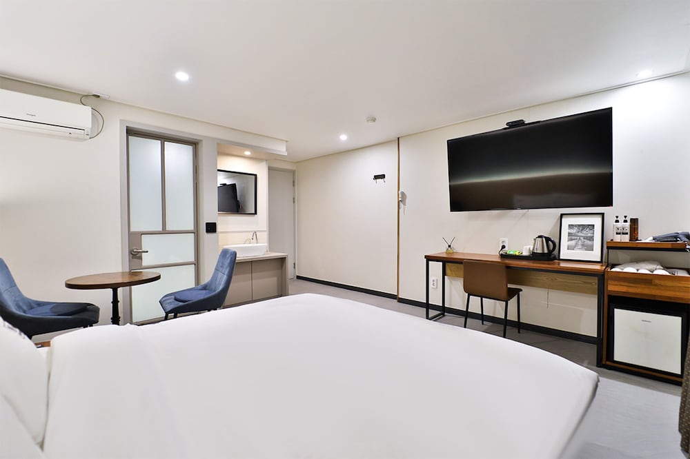 Фото Calm Rest Hotel