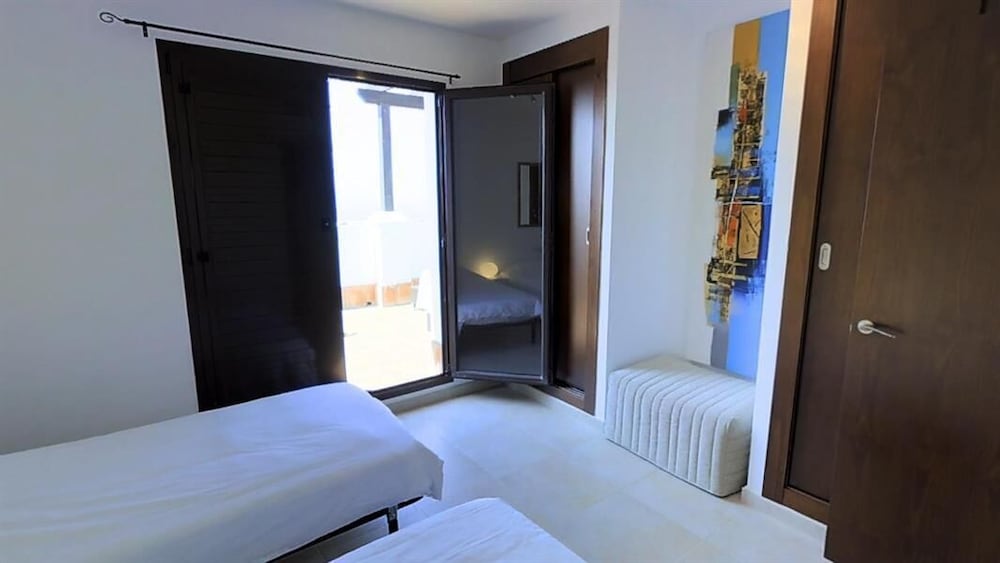 Фото Beautiful Penthouse Near Beach