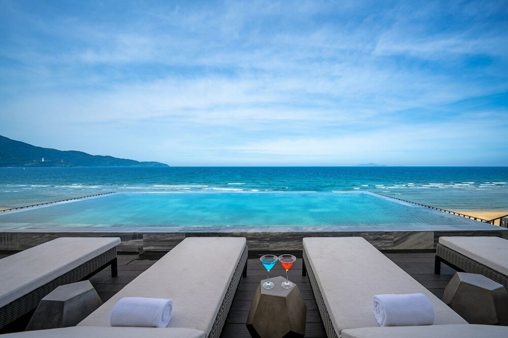Фото M Suite Danang Beach