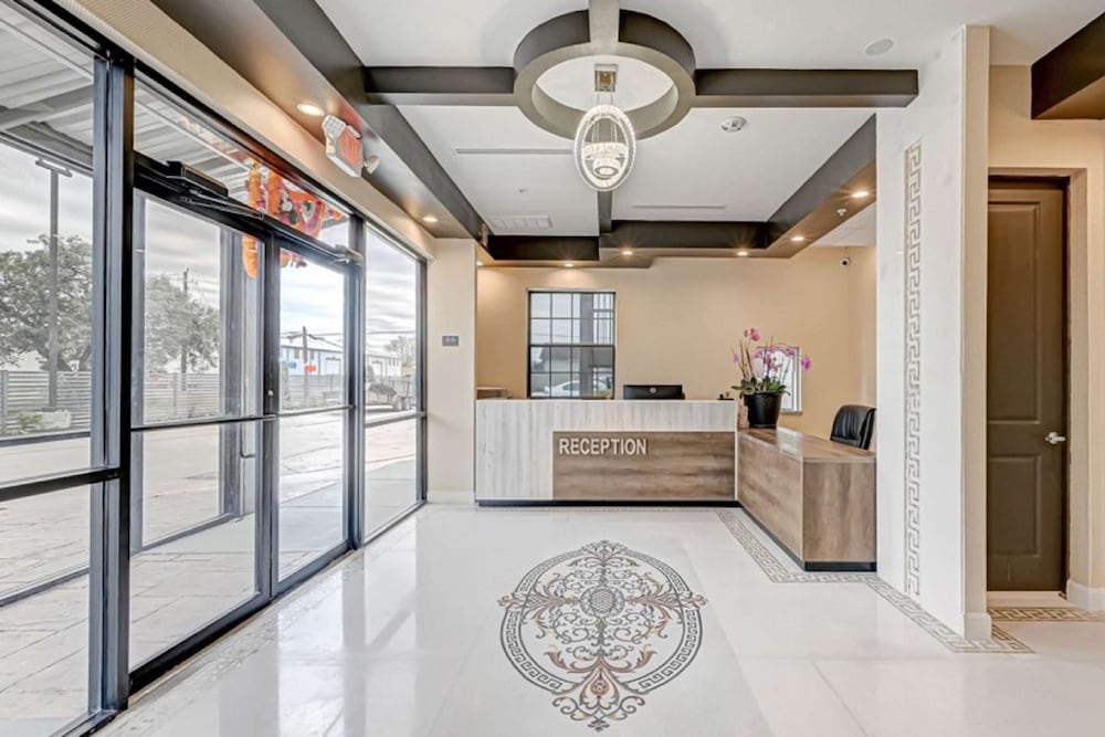 Фото SureStay Hotel by Best Western Houston Southeast