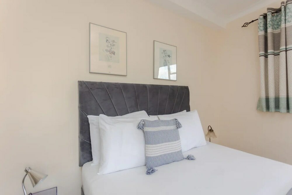Фото Spacious 2 Bedroom Apartment Near Hampstead Heath