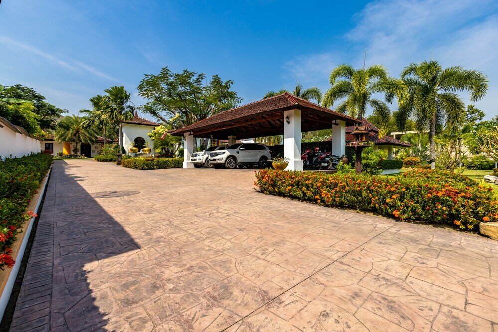 Фото Bali Style Mansion In Great Location Hg