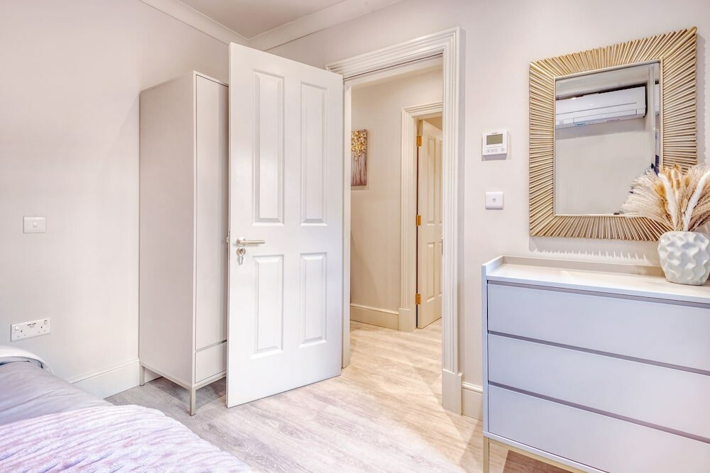 Фото Marble Arch Suite 3-hosted by Sweetstay