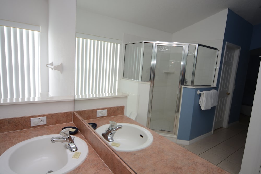 Фото 4726 4-bedroom Pool Home, cumbrian Lakes Kissimmee