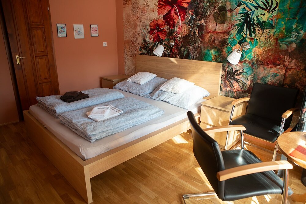 Фото Hunyadi Panzió- Apartmanház