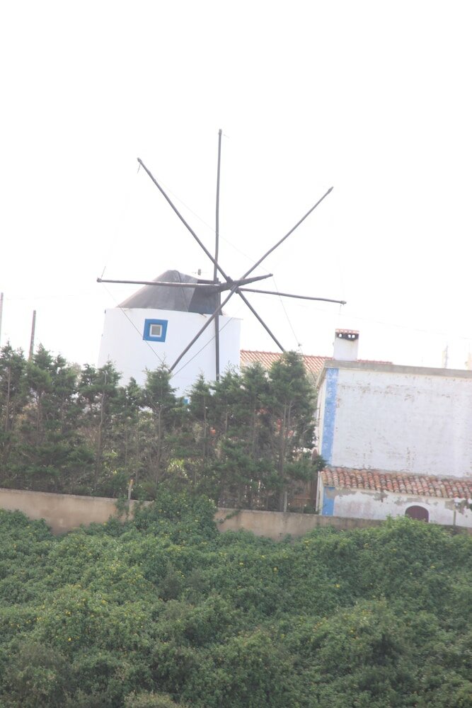 Фото Ericeira Chill Hill Hostel & Private Rooms - Peach Garden