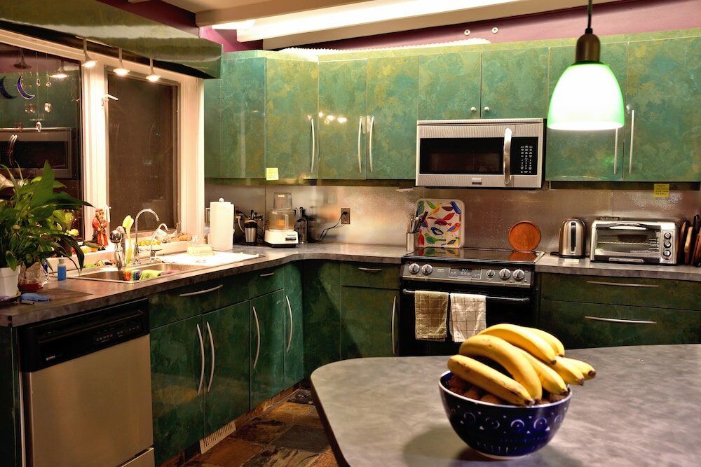 Фото Mediterranean Edmonton BnB