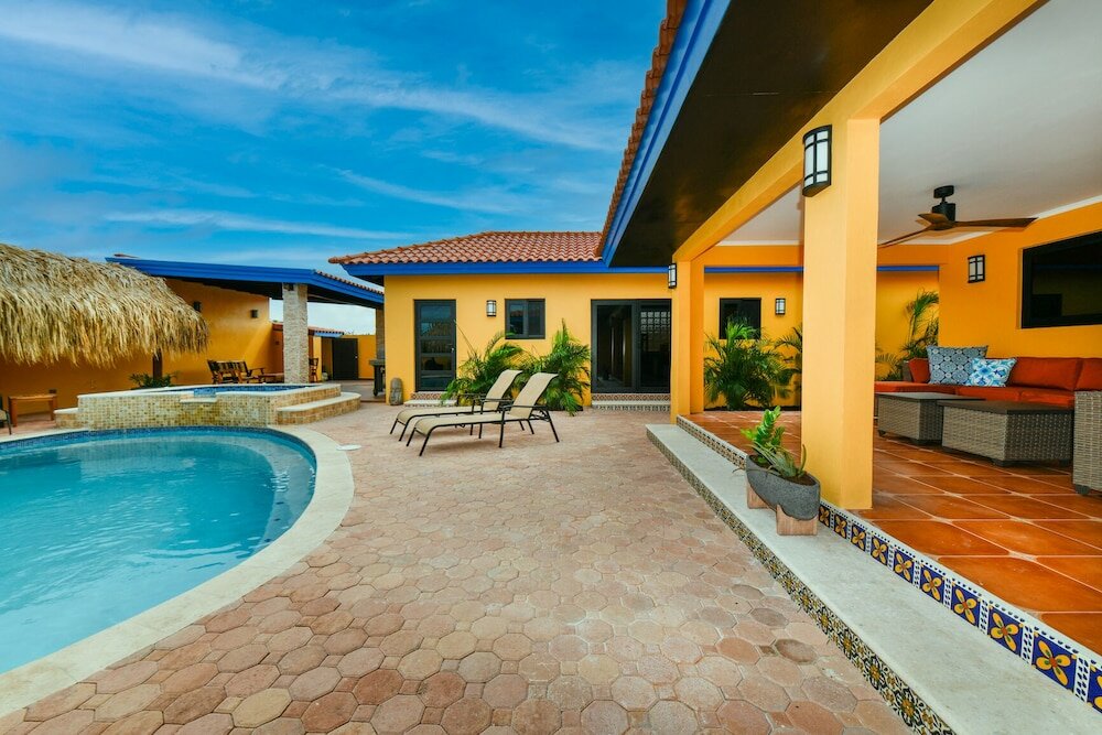 Фото Newly Renovated! Polynesian Themed in Noord!