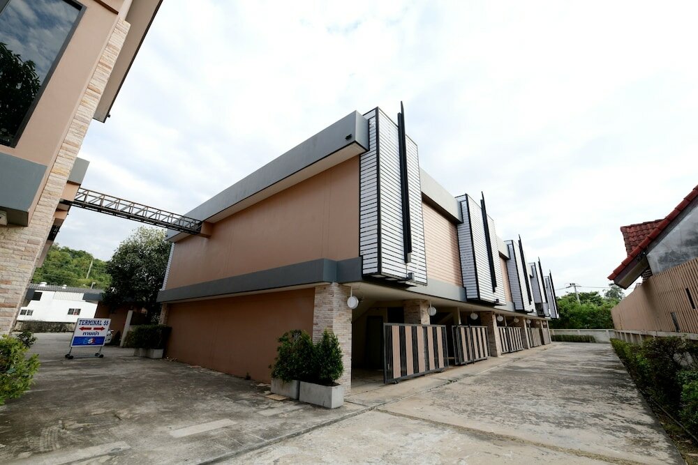 Фото Oyo 477 Sriracha Hotel And SPA