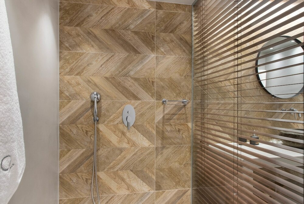 Фото Pebble Luxury Suite by the Sea