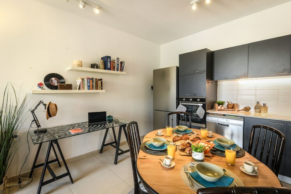 Фото Cozy Nest Apartment with balcony