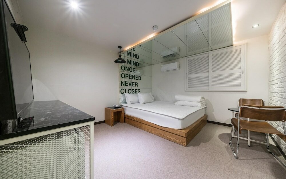 Фото Busan Daeyeondong Hotel With