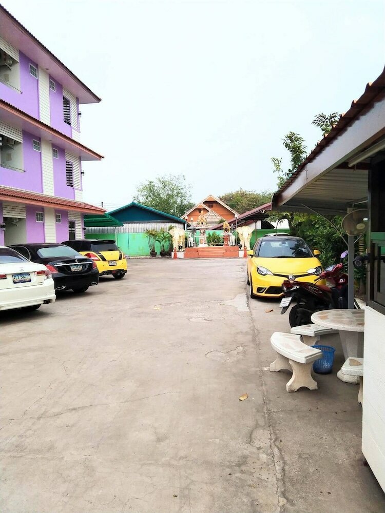 Фото OYO 75399 Choktipparat Place