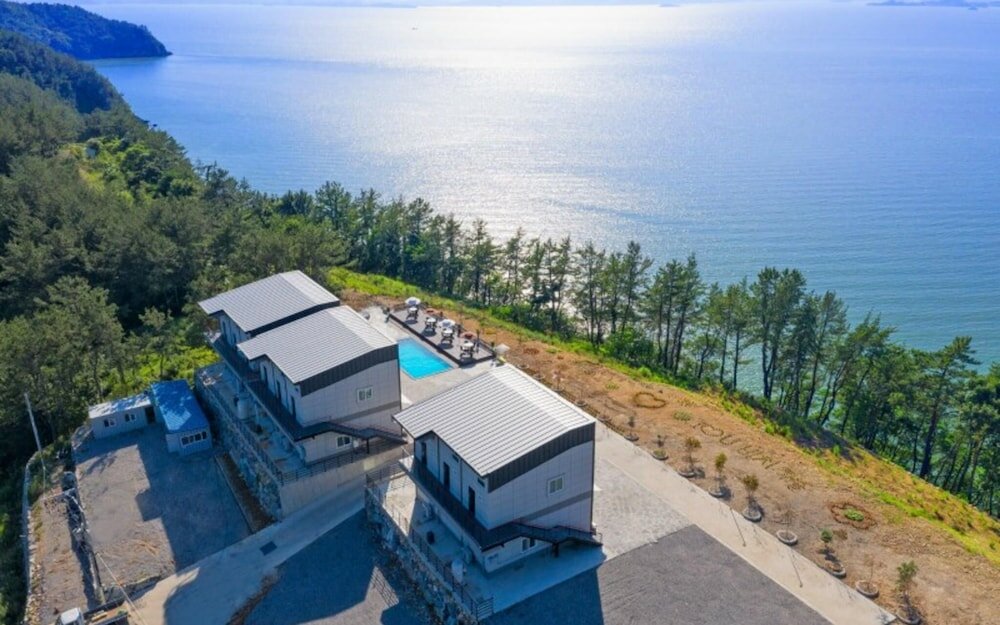 Фото Yeosu Beach Castle Pension