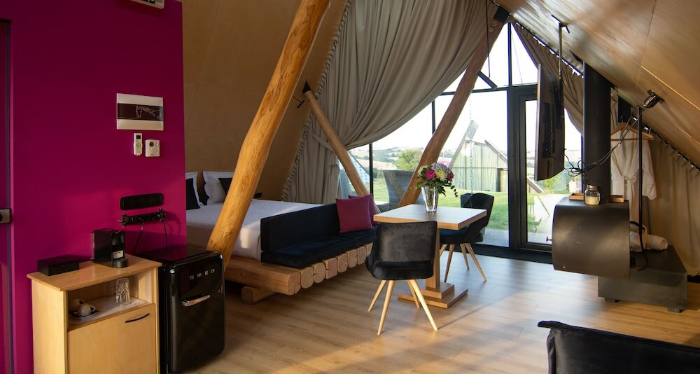 Фото 3 Hills Boutique Hotel